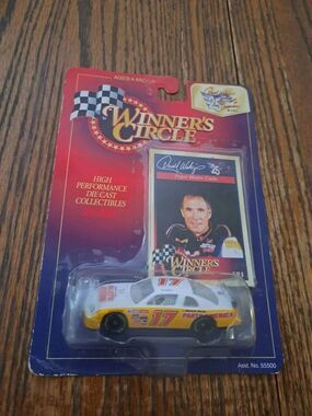 Vintage 1997 Kenner Hasbro Winner's Circle Daryl Waltrip 1/64 Die-Cast Race Car
